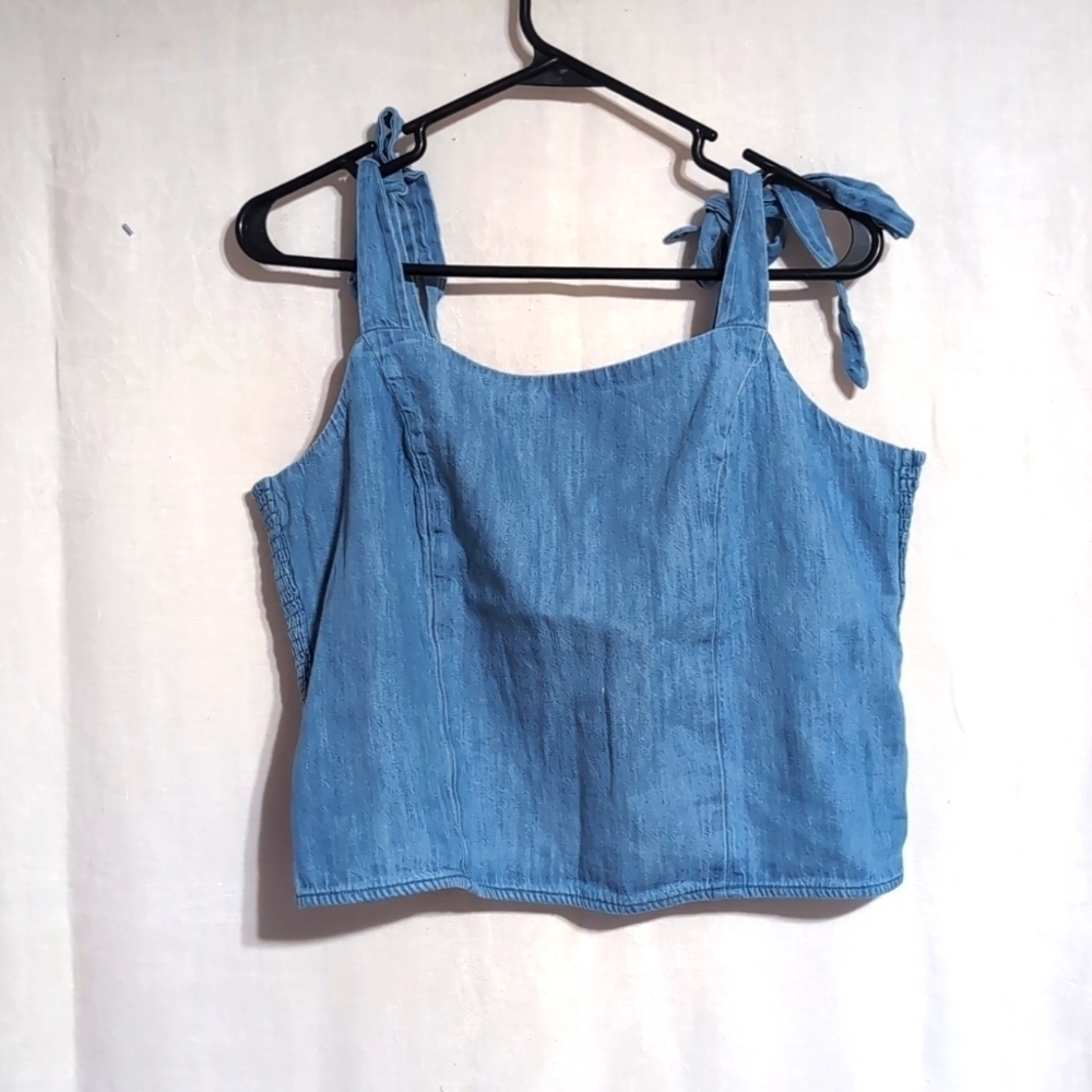 Old Navy Light Blue Chambray Tie-Shoulder Smocked Top Size Large